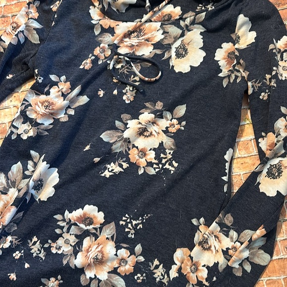 Floral Pullover - Picture 2 of 4